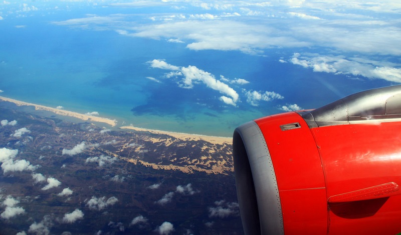 Avião sobrevoando Alagoas - Maragogi